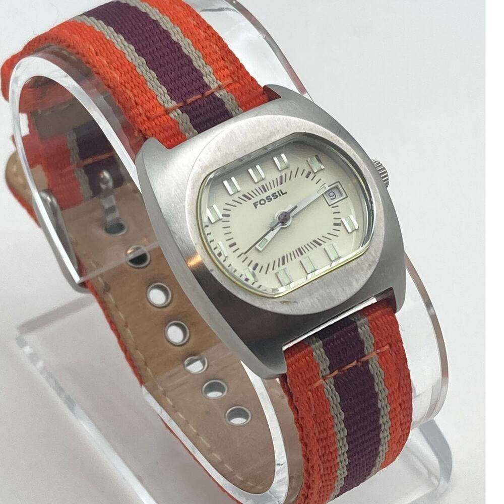 Vintage Fossil Women's Watch 27mm - New Battery - Adjustable - WR 50m JR-8357
